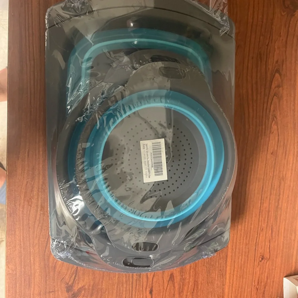 Collapsible Blue and Gray Strainer